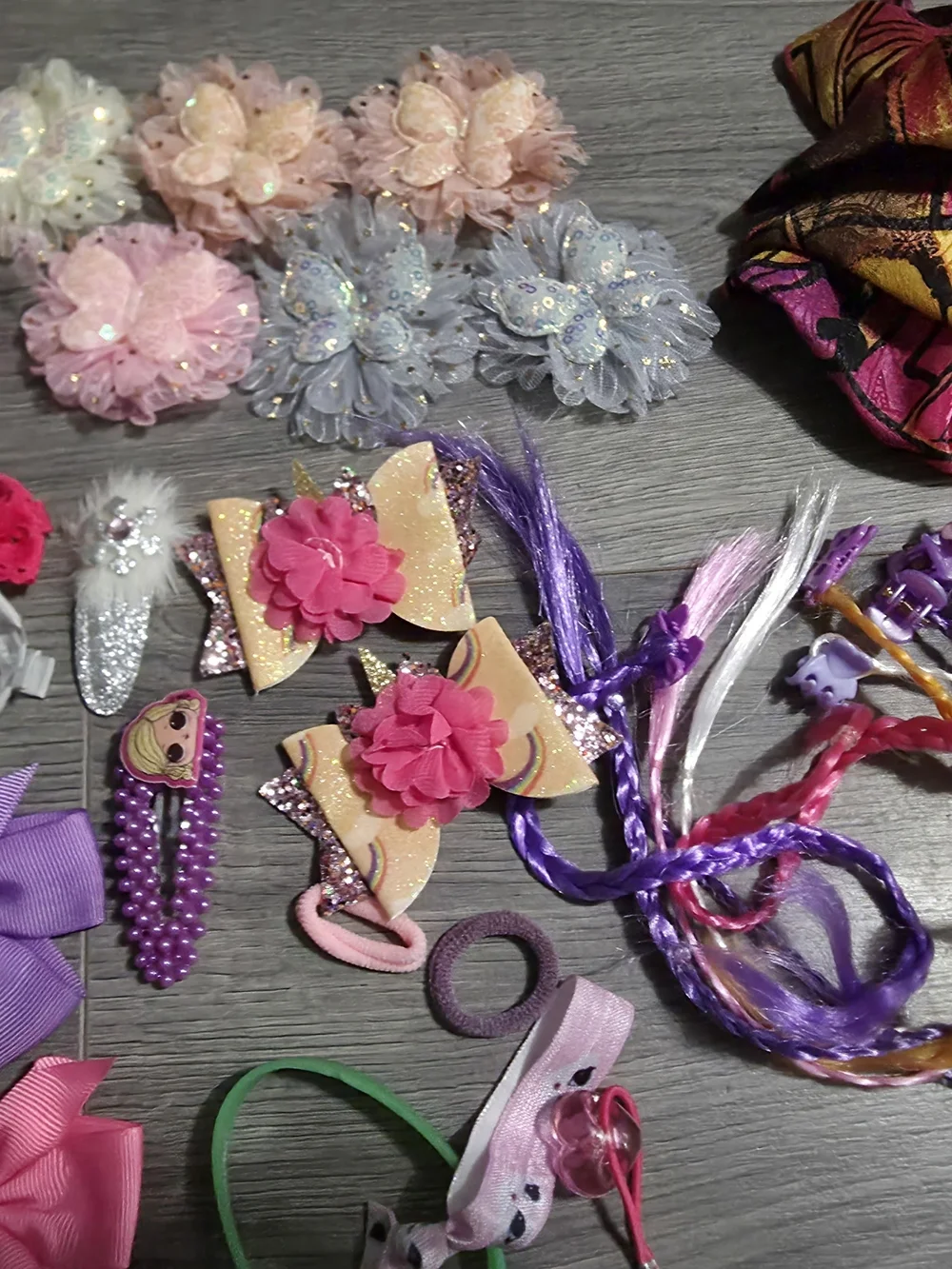 Bundle. Girls. Hair accessories. Jewelry. Keychains. Toys.